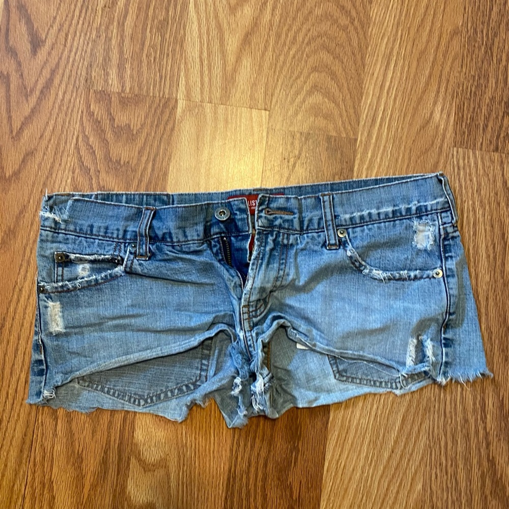 Hollister booty shorts size 9, fits like a size 5